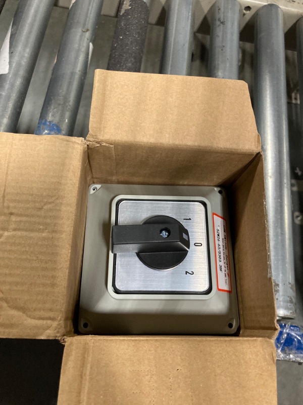 Photo 3 of ???? ???????? SZW26-63 Rotary Changeover Cam Switch with Master Switch Exterior Box, 3 Position 3 Phase 660V 63A Universal Selector Switch for Electrical Wiring