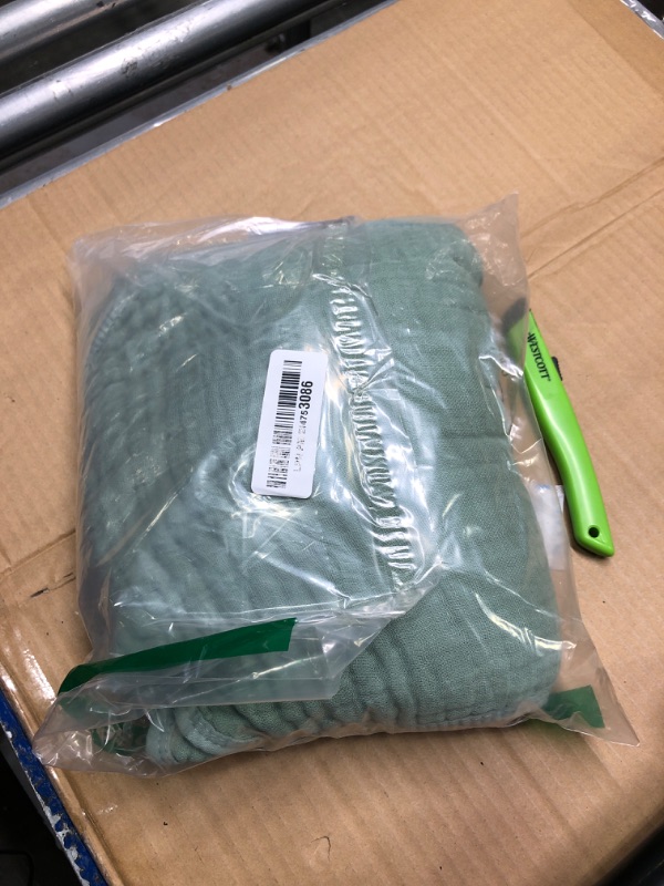 Photo 2 of ***MISSING***
Looxii Muslin Burp Cloths 100% Cotton Muslin Cloths 12 Pack Large 20''x10'' Extra Soft and Absorbent Baby Burping Cloth for Boys and Girls (Dark Green)