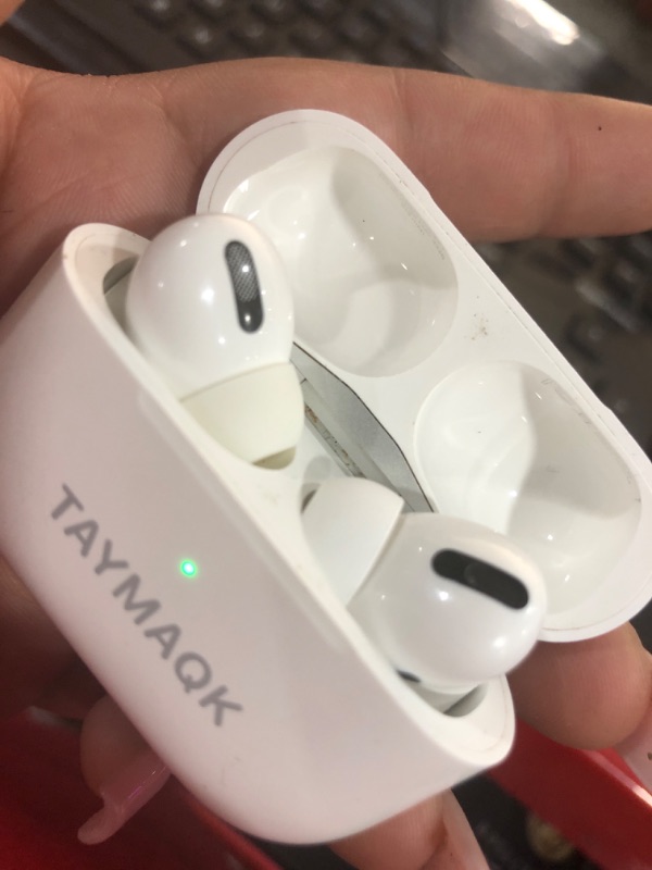 Photo 2 of AirPods Pro (2nd generation) with MagSafe Charging Case (USB?C)
