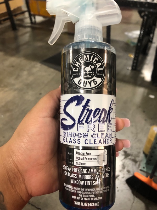 Photo 2 of Chemical Guys CLD30016 Streak Free Glass & Window Cleaner (Works on Glass, Windows, Mirrors, Navigation Screens & More; Car, Truck, SUV and Home Use), Ammonia Free & Safe on Tinted Windows, 16 fl oz
