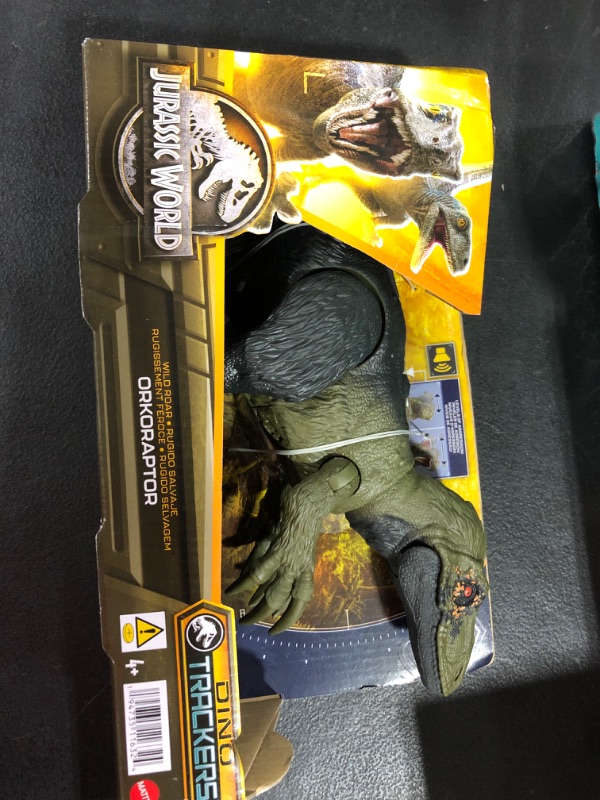 Photo 2 of Jurassic World Dino Trackers Wild Roar Orkoraptor Action Figure