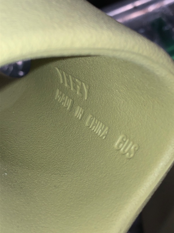 Photo 1 of adidas Mens Yeezy Slide FZ5904 Resin 2022 - Size 6