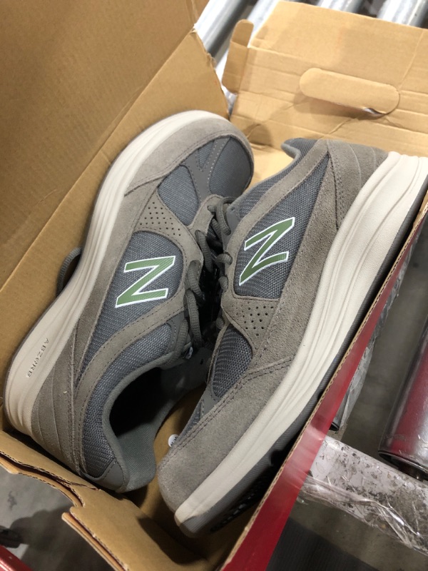 Photo 2 of New Balance Men's 877 V1 Walking Shoe SZ 8 1/2