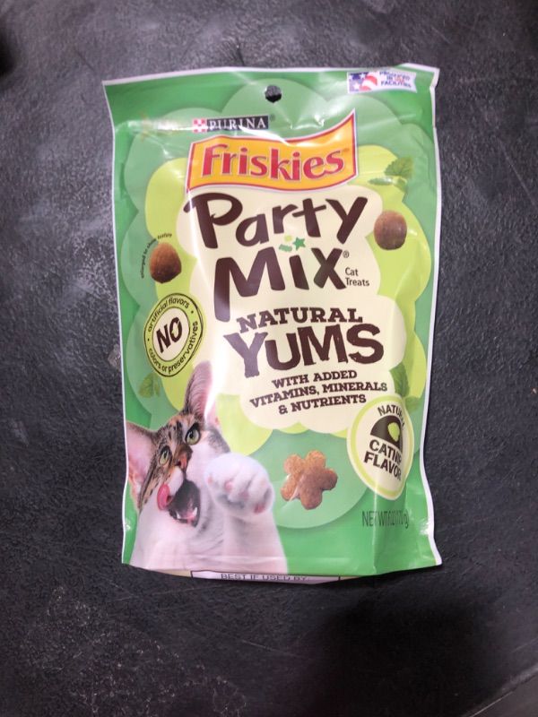 Photo 2 of Friskies Purina Party Mix Catnip Natural Yums Chicken Crunchy Cat Treats