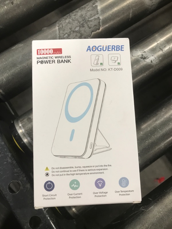 Photo 2 of AOGUERBE Magnetic Power Bank