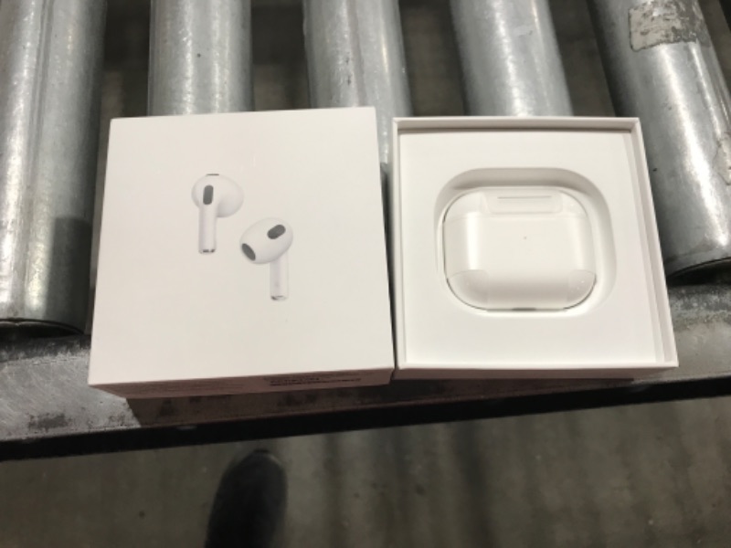 Photo 5 of AirPods (3rd Generation) with Lightning Charging Case
