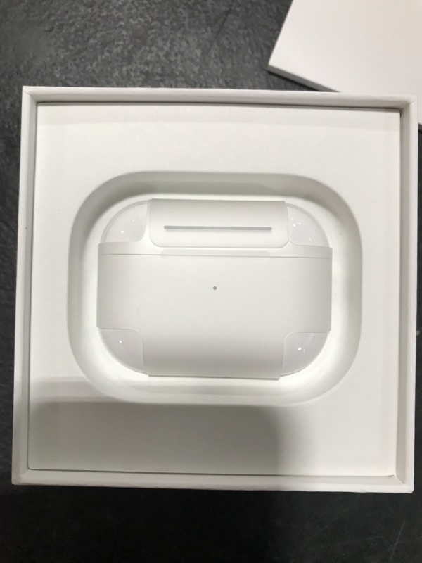 Photo 3 of AirPods Pro (2nd generation) with MagSafe Case (USB?C)