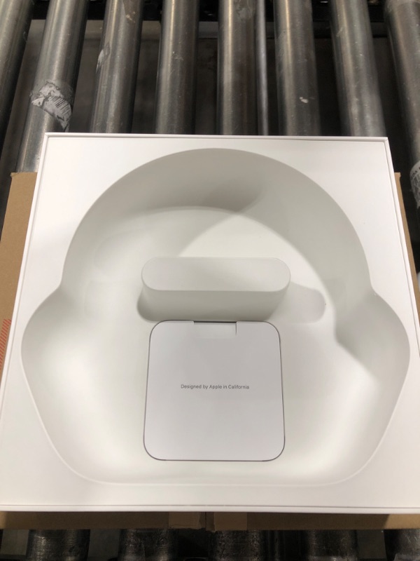 Photo 4 of Apple AirPods Max Wireless Over-Ear Headphones, Active Noise Cancelling, Transparency Mode – Silver