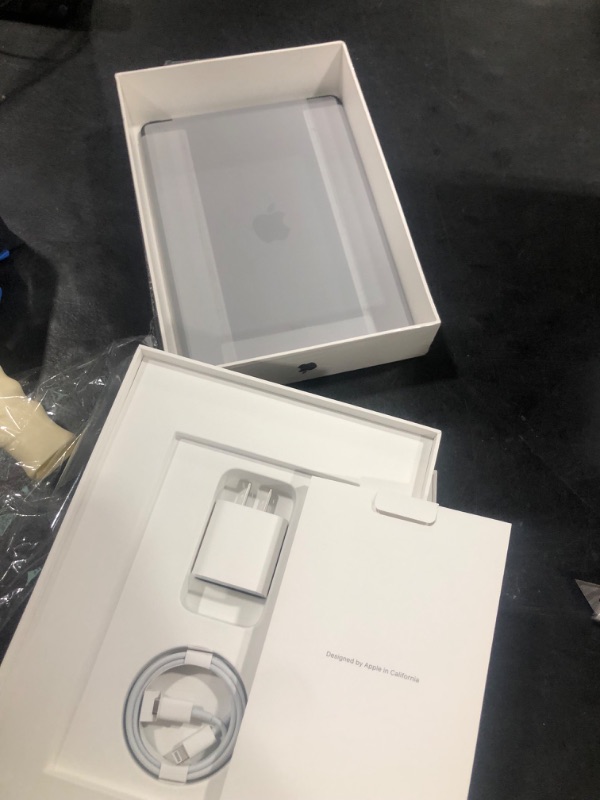 Photo 4 of Apple iPad 10.2-inch Wi-Fi 64GB (2021, 9th Generation) - Space Gray
