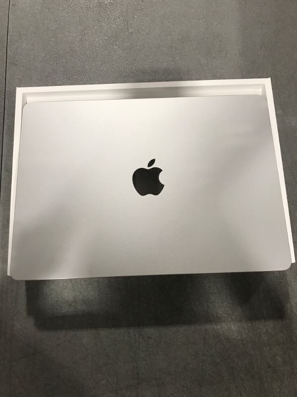 Photo 4 of Apple 13" MacBook Air (M3, Silver)