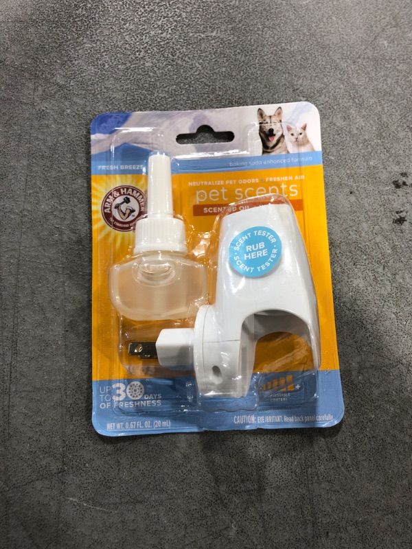 Photo 2 of Arm & Hammer Pet Scentsations Fresh Breeze Electric Oil Diffuser
