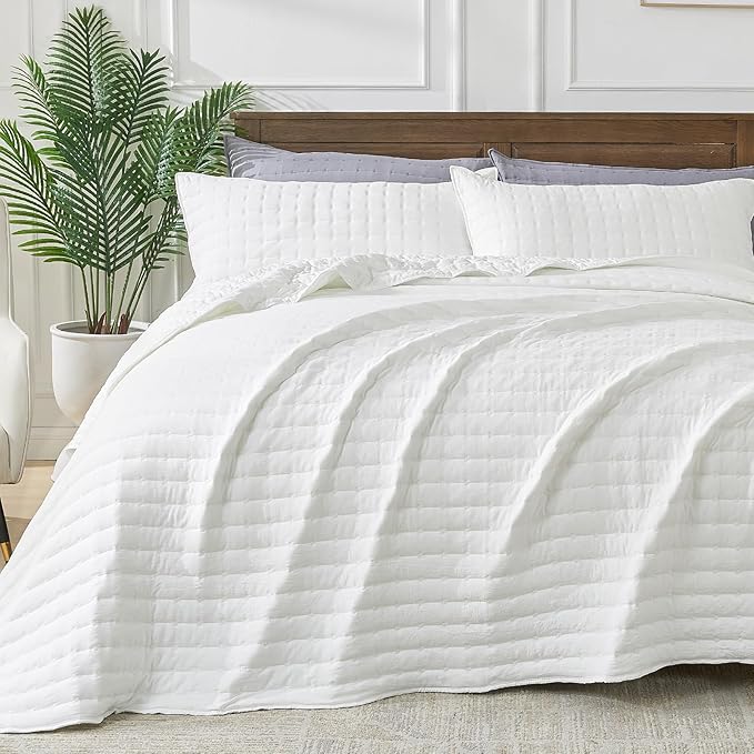 Photo 1 of White Quilt King Size Bedspread Lightweight Coverlet King Quilt Sets with Shams King Size Bed Spread Cross-Stitch Quilted Bedspread for All Seasons, 106"x96"
