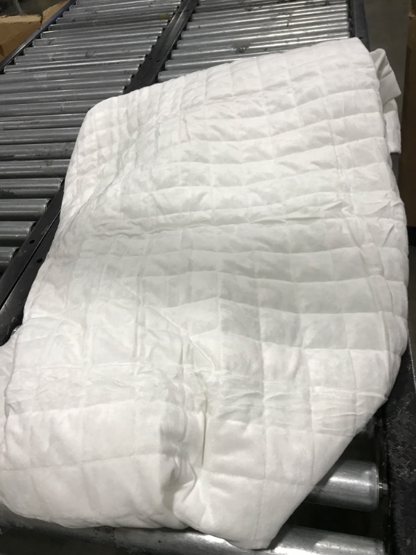 Photo 2 of White Quilt King Size Bedspread Lightweight Coverlet King Quilt Sets with Shams King Size Bed Spread Cross-Stitch Quilted Bedspread for All Seasons, 106"x96"
