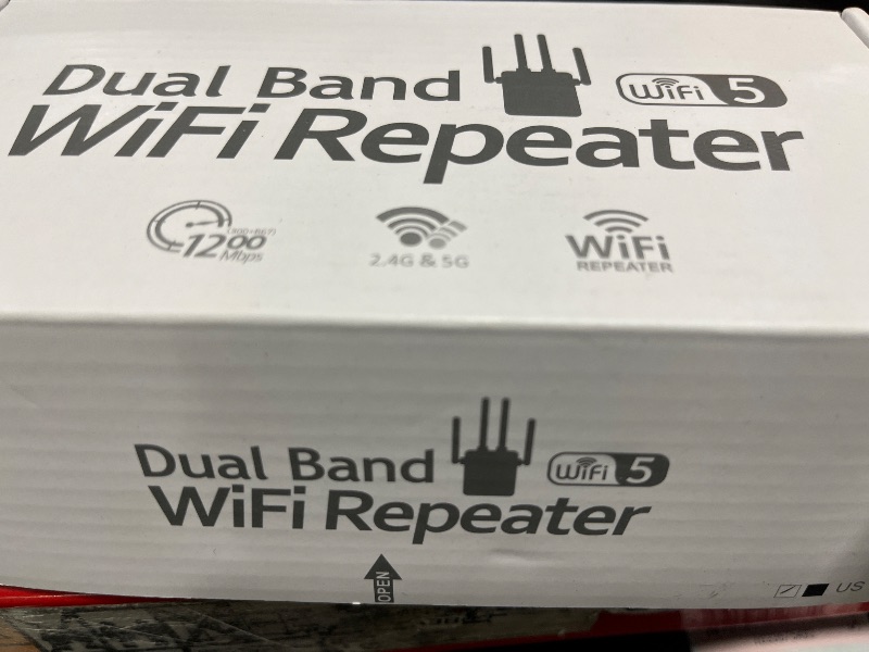 Photo 2 of 1200Mbps Dual Band 2.4&5GHz WiFi Extender