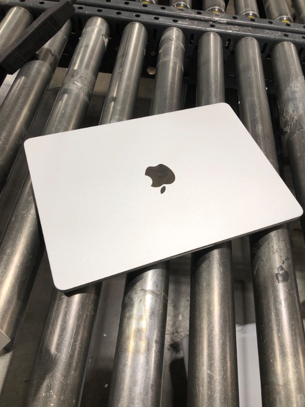 Photo 5 of Apple 2024 MacBook Air 13-inch Laptop with M3 chip: Built for Apple Intelligence, 13.6-inch Liquid Retina Display, 8GB Unified Memory, 512GB SSD Storage, Backlit Keyboard, Touch ID; Silver
