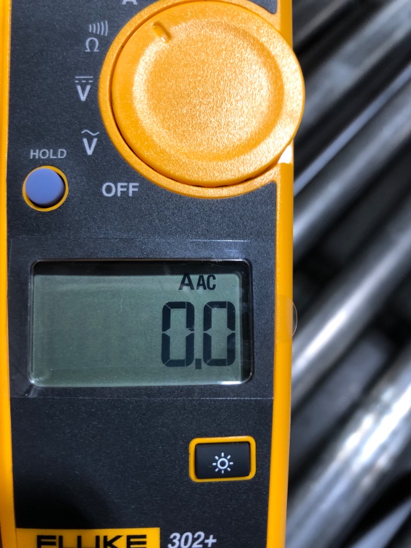 Photo 3 of Fluke 302+ 400AC Clamp Meter (FLUKE-302+/EM ESP)