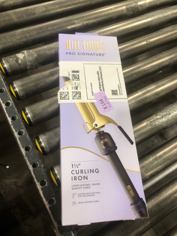 Photo 2 of Hot Tools 1 1/2" Curling Iron for Beginners | Long-Lasting Results, Defined Curls and Easy to Use with Temperature Control for All Hair Types up to 430? 1.5 Inch (Pack of 1) Pro Signature