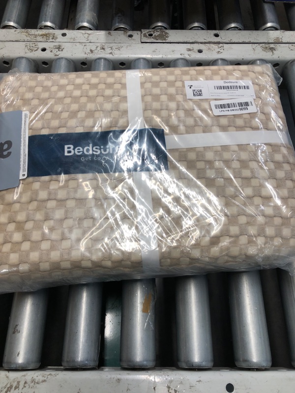 Photo 2 of ***FACTORY SEALED***Bedsure Cooling Cotton Waffle King Size Blanket - Lightweight Breathable Blanket of Rayon Derived from Bamboo for Hot Sleepers