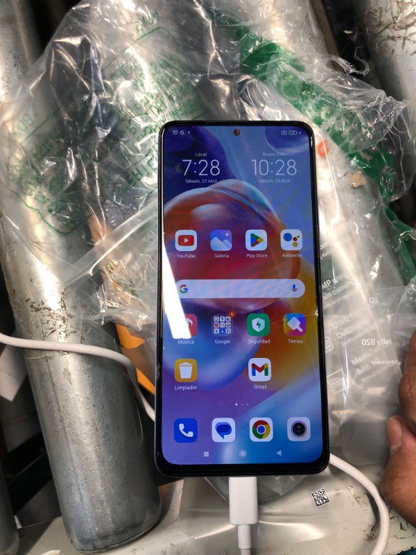 Photo 4 of **MINOR DAMAGE TO SCREEN STILL FUNCTIONAL SEE PHOTO-SET IN SPANISH**
Xiaomi Redmi Note 11 Pro+ Plus 5G + 4G 128GB + 8GB Unlocked 6.67" 108MP Night Mode (Ony Tmobile Mint Metro USA) + (w/Fast Car 51W Charger Bundle) (Star Blue)