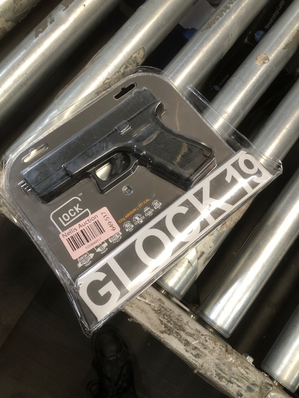 Photo 3 of ***FACTORY SEALED*** Umarex Glock 19 Gen3 .177 Caliber BB Gun Air Pistol