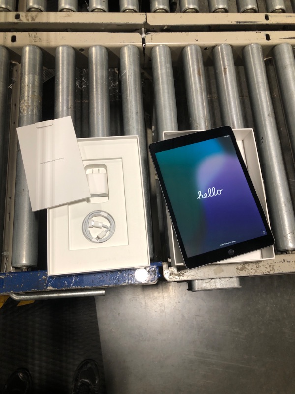 Photo 1 of Apple iPad (9th Generation): with A13 Bionic chip