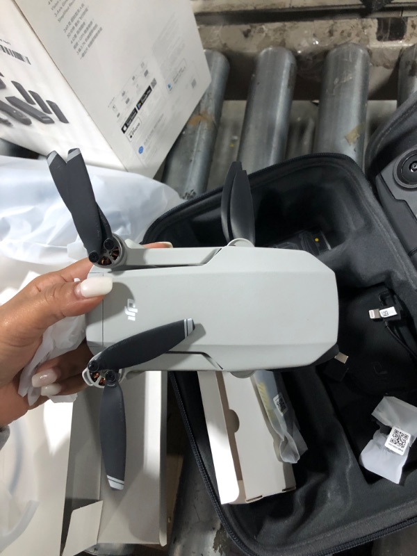 Photo 1 of ***DOESN'T CHARGE/PARTS ONLY***DJI Mavic Mini Fly More Combo

