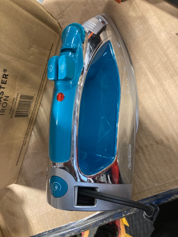 Photo 3 of “Sunbeam Steammaster Steam Iron 1400 Watt Large Anti-Drip Nonstick Stainless Steel Iron with Steam Control and Retractable Cord