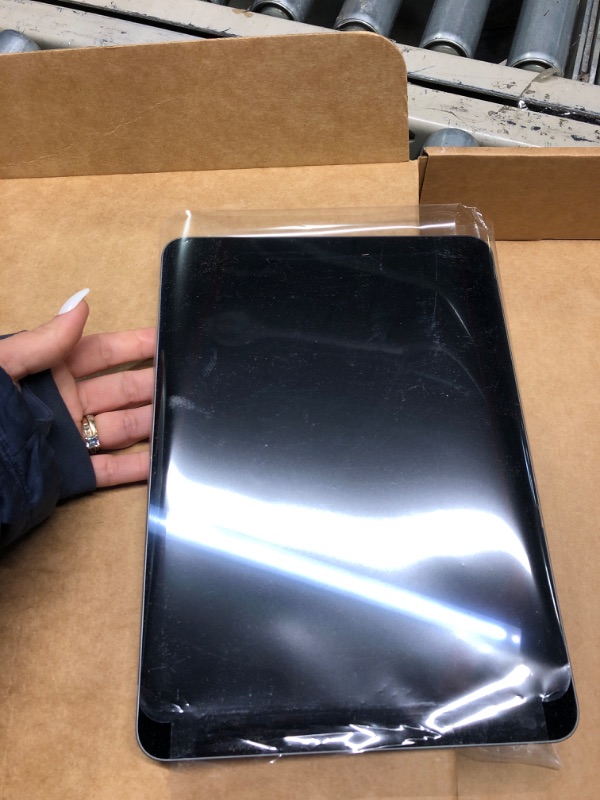 Photo 1 of 2020Apple iPad Pro (11-inch, Wi-Fi, 128GB) - Space Gray (Renewed)