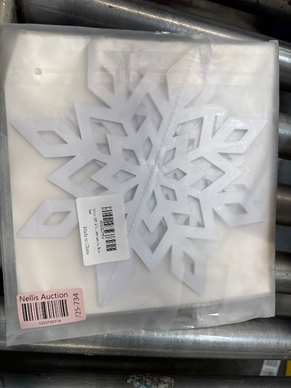 Photo 2 of ***USED***Dolicer 12PCS White Christmas Hanging Snowflake Decorations, 3D Snowflake Garland Glitter Christmas Tree Snowflake for Christmas Indoor Winter Wonderland Holiday New Year Party Home Decorate