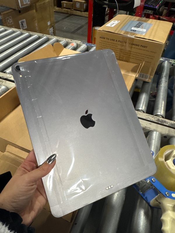 Photo 3 of 2021 Apple iPad Pro (12.9-inch, Wi?Fi, 128GB) - Space Gray (Renewed)