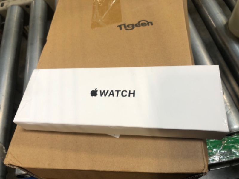 Photo 2 of Apple Watch SE (2nd Gen) [GPS 40mm] Smartwatch with Starlight Aluminium Case with Starlight Sport Band S/M. Fitness and Sleep Trackers 