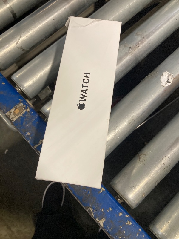 Photo 1 of Apple Watch SE (2nd Gen) [GPS 40mm] Smartwatch with Aluminum Case with Midnight Sport Loop. Fitness and Sleep Tracker