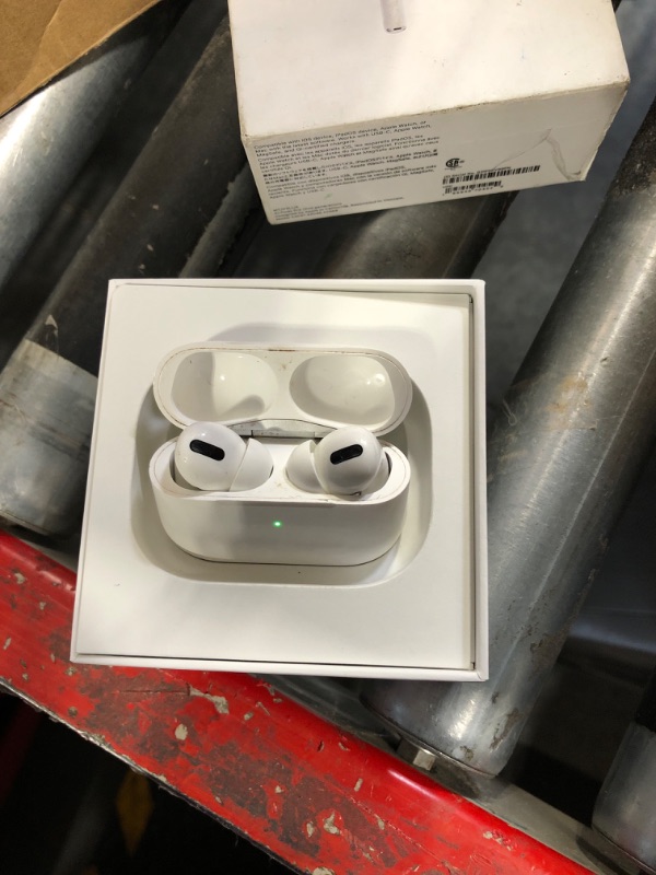 Photo 4 of Airpods Pro 1st gen