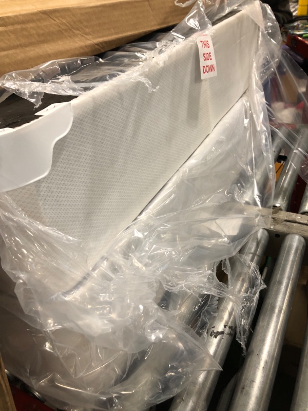 Photo 1 of Twin Box Spring 5 Inch High****Photo similar to the product***