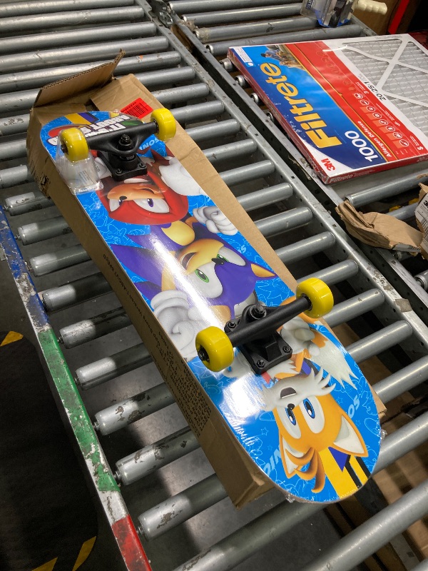 Photo 3 of ***item is new, but box has dent*** Sonic The Hedgehog 31 inch Skateboard, 9-ply Maple Desk Skate Board for Cruising, Carving, Tricks and Downhill