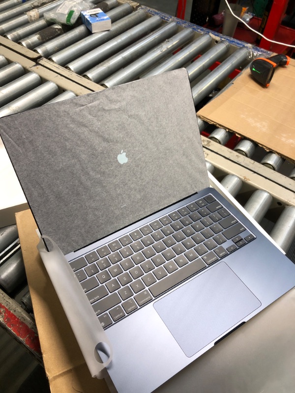Photo 1 of ** came sealed, opened to verify and test**
Apple 2022 MacBook Air Laptop with M2 chip: Built for Apple Intelligence, 13.6-inch Liquid Retina Display, 16GB RAM, 256GB SSD Storage, Backlit Keyboard, 1080p FaceTime HD Camera; Midnight