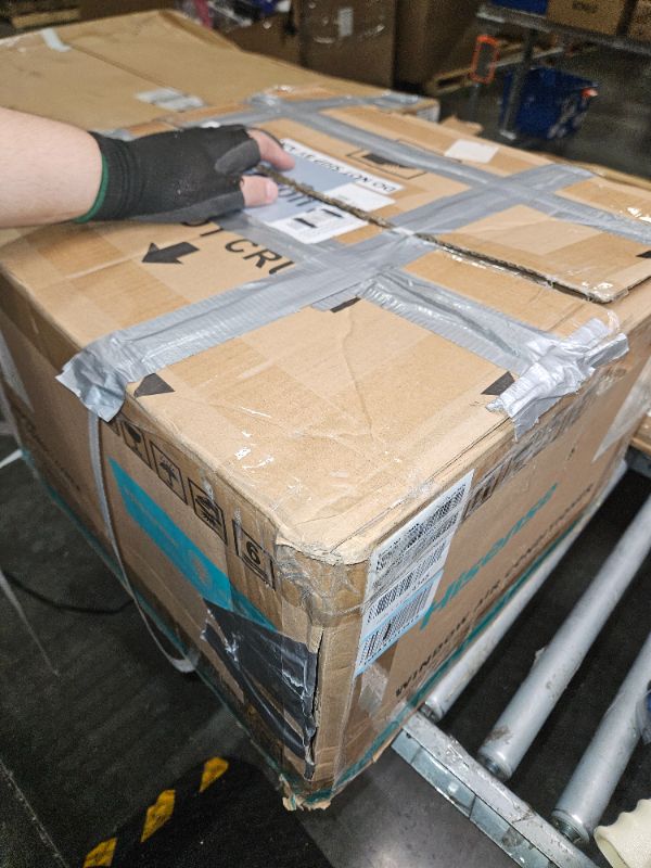 Photo 3 of Hisense 8,000 BTU Smart Window Inverter Air Conditioner with Quiet, High Efficiency Operation and Wi-fi Control, 115V, Window AC Unit for Apartment, Bedroom, Medium Rooms up to 350 Sq. Ft. in White