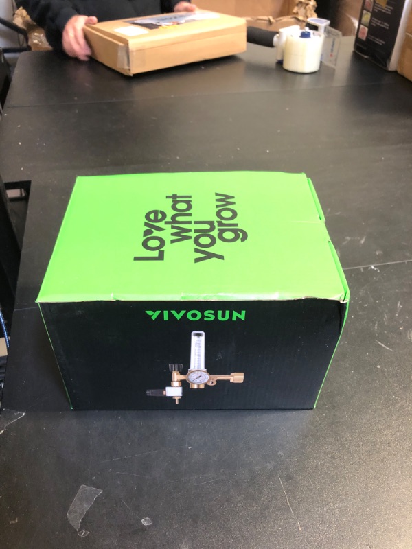 Photo 2 of VIVOSUN Hydroponics CO2 Regulator Emitter System with Solenoid Valve Flowmeter for Grow Room Grow Tent Green House Aquarium