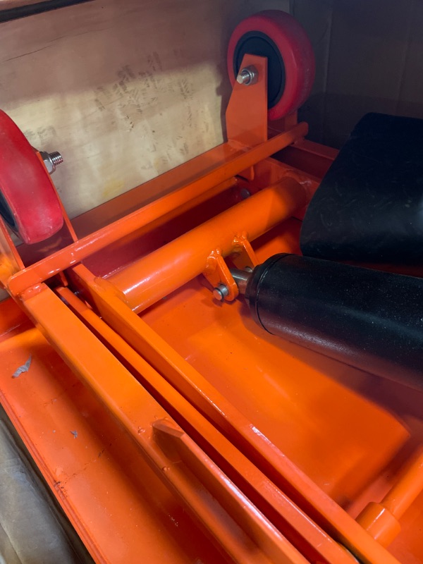 Photo 3 of VEVOR TF15 Hydraulic Lift Table Cart, 330lbs Capacity 28.5" with 4 Wheels and Non-Slip Pad, for Material Handling and Transportation, Orange