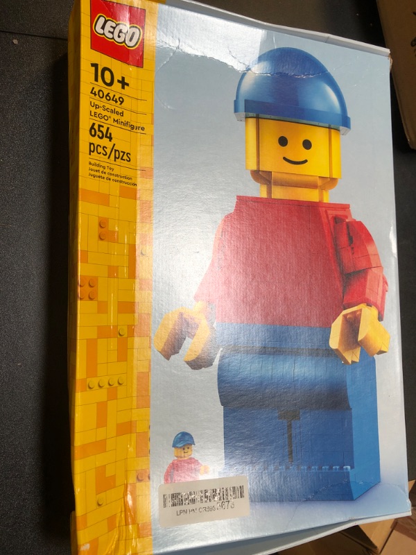 Photo 1 of LEGO 40649 - Up-Scaled Minifigure