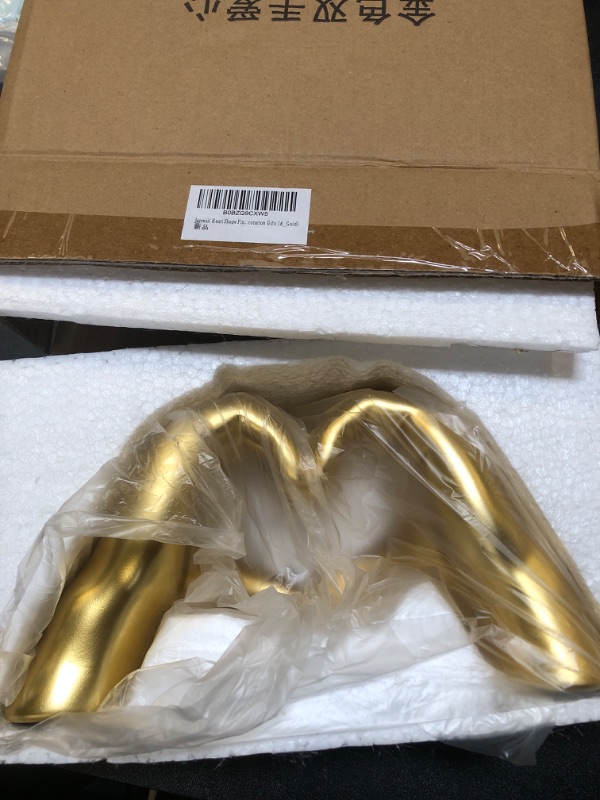 Photo 2 of Junwait Heart Shape Finger Gesture Sculpture Decor, Resin Abstract Hand Love Gesture Statue Figurines for Wedding Home Desktop Decoration Gifts (A_Gold)