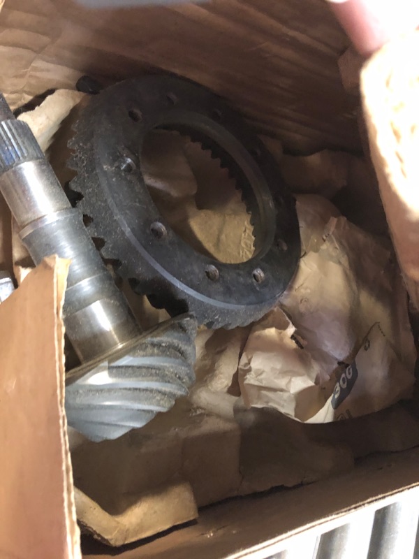 Photo 2 of GM Genuine Parts 23114031 Differential Ring and Pinion Gear