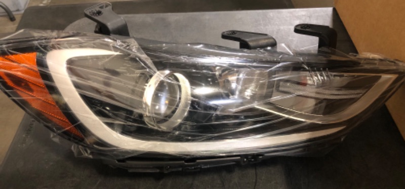 Photo 1 of Right Headlight Assembly for Hyundai Elantra 2017 2018 