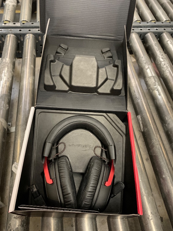 Photo 2 of USED---Cloud III Wireless Gaming Headset for PC, PS5, PS4, and Nintendo Switch