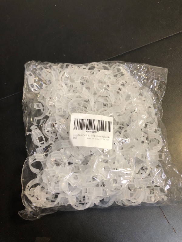 Photo 1 of Tomato Clips for Climbing Plants, Reusable Plastic Tomato Clips Clear, Tomato Trellis Clips for Plants Support, Secured Plastic Plant Clip for Tomatoes Vines Climbing Supplies