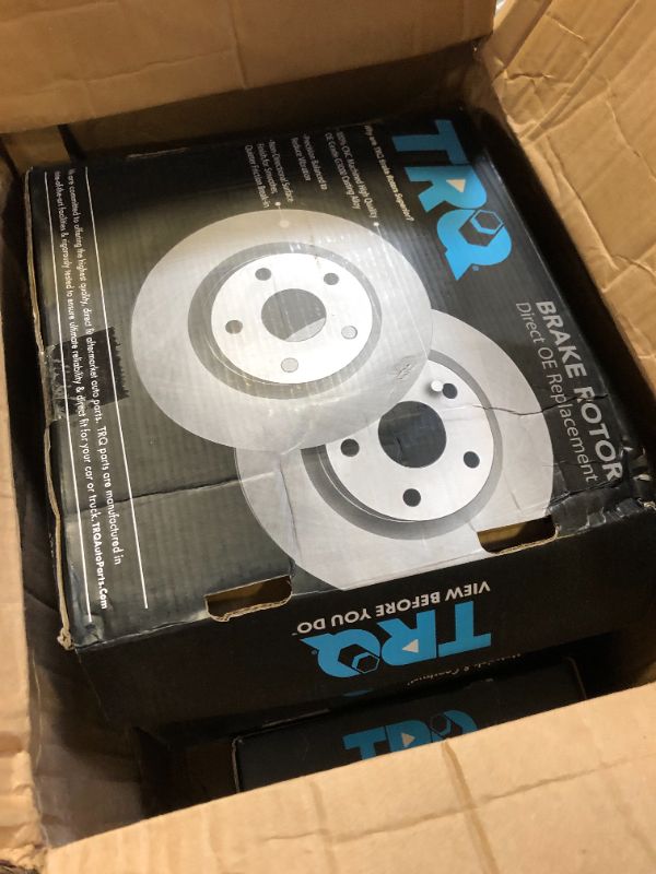 Photo 1 of TRQ Front Ceramic Brake Pads Rotors& Calipers Kit for GM SUV Truck New