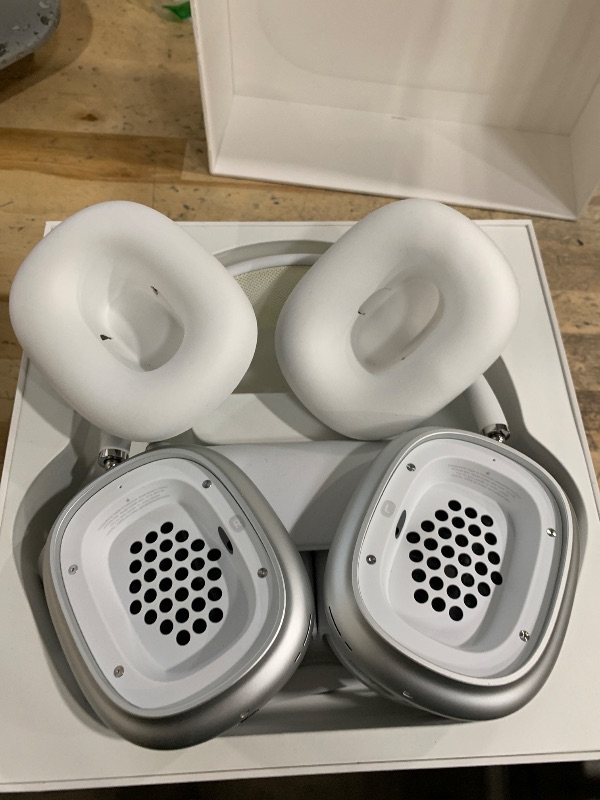 Photo 2 of *LOCKED TO ICLOUD ACCOUNT* Apple AirPods Max Wireless Over-Ear Headphones, Active Noise Cancelling, Transparency Mode, Personalized Spatial Audio, Dolby Atmos, Bluetooth Headphones for iPhone – Silver