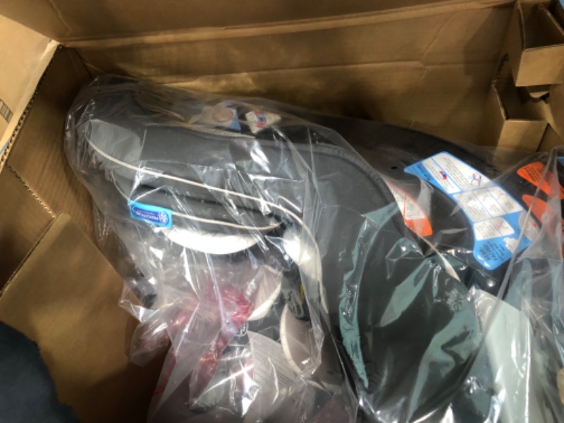 Photo 1 of Graco Extend2Fit Convertible Car Seat, Rear-Facing and Forward-Facing, Extended Rear-Facing Seat Option, Redmond, Ideal for Newborns, Infants, and Toddlers