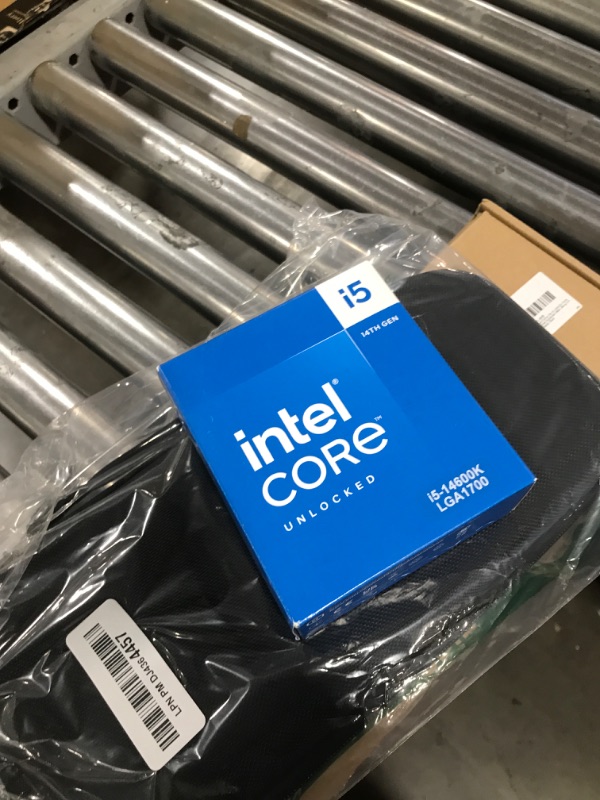 Photo 2 of Intel® Core™ i5-14600K Desktop Processor 14 Cores (6 P-Cores + 8 E-Cores) up to 5.3 GHz