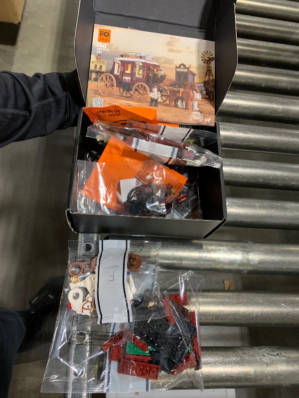 Photo 1 of FUNWHOLE Western Stagecoach Lighting Building-Bricks Set